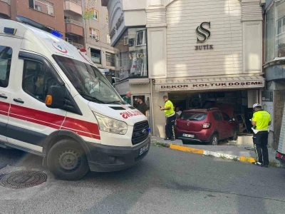 Giresun’da otomobil dükkana girdi: 1 yaralı
