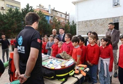 G&ouml;k&ccedil;eada&rsquo;da &ccedil;ocuklar sağlık ve afet konularında bilgilendirildi