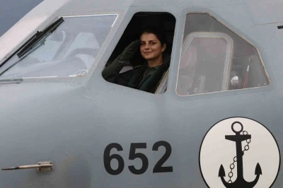 T&uuml;rk Deniz Kuvvetleri&rsquo;nin ilk kadın u&ccedil;ak pilotu
