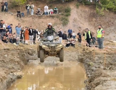 G&ouml;lc&uuml;k&rsquo;te ATV tutkunları zorlu parkurda m&uuml;cadele etti