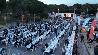 Gömeç’te Balıkesir Büyükşehir Belediyesi’nin iftarına vatandaş akını