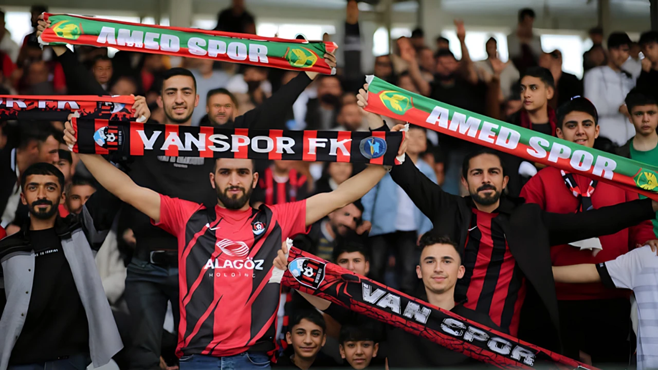 GÖRÜLMEMİŞ JEST! Vanspor - Amedspor Maçı Öncesi Tarihi Dostluk Rüzgarı