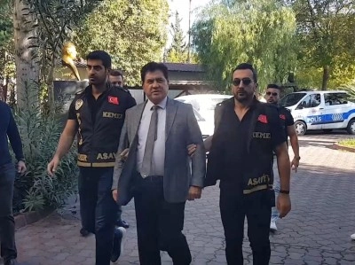 G&ouml;zaltına alınan eski Kemer Belediye Başkanı G&uuml;l tutuklandı