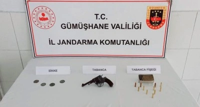 Gümüşhane’de ruhsatsız silah ve sikke ele geçirildi
