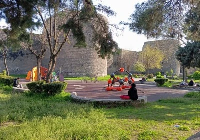 G&uuml;neşi g&ouml;ren Diyarbakırlılar sokaklara koştu