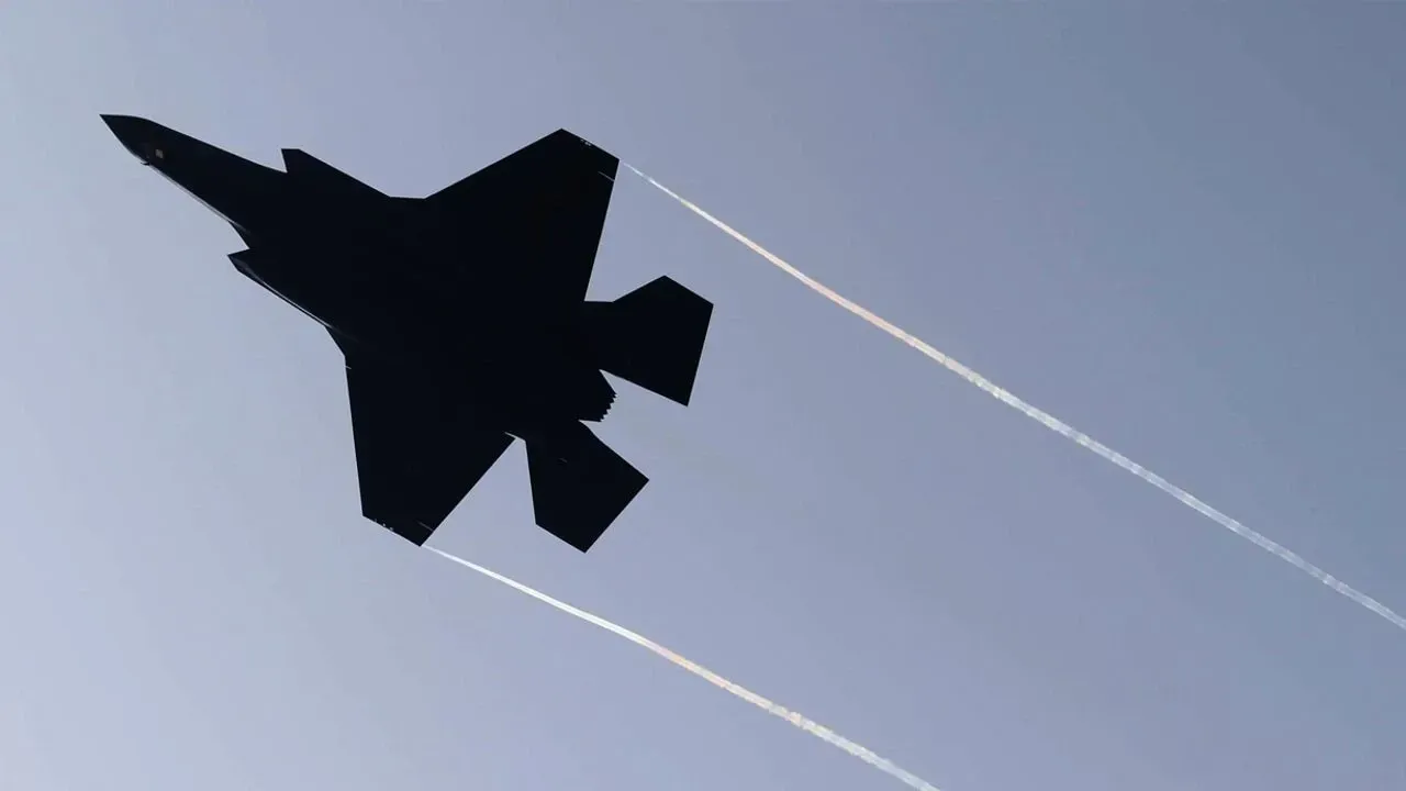 G&uuml;ney &Ccedil;in Denizi&rsquo;ne ABD Helikopteri ve Savaş U&ccedil;ağı D&uuml;şt&uuml;