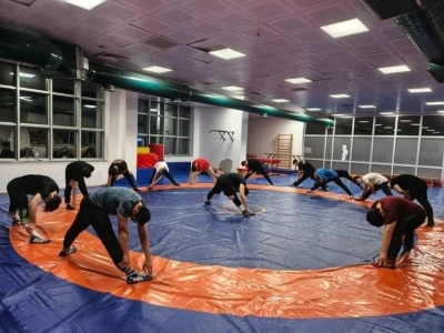 G&uuml;reş minderinde g&uuml;&ccedil; ve teknik bir arada