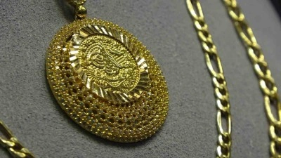 G&uuml;venli liman altın yatırımcısını g&uuml;ld&uuml;rd&uuml;, d&ouml;viz ise &uuml;zd&uuml;