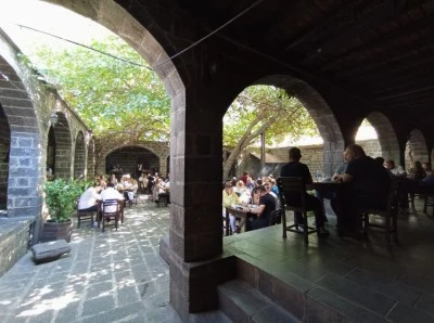 Diyarbakır'ın Gözbebeği 342 Yıllık Tarih: Sülüklü Han Ziyaretçilerini Büyülüyor