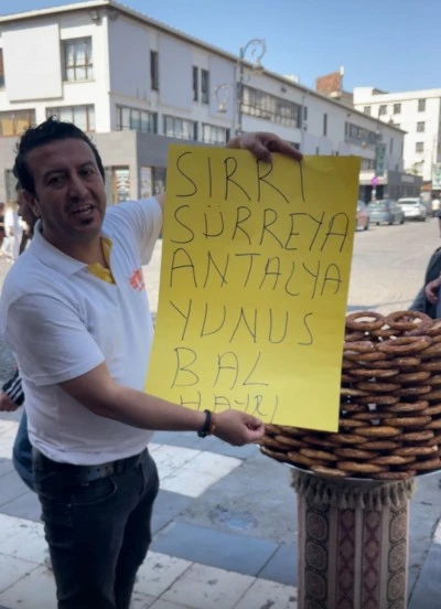 Simit tezgâhında vefa: Tiktok fenomeninden Sırrı Süreyya Önder’e hayır