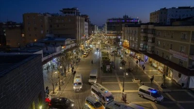 Sur'da Yazlık Kafeler Doldu Taştı: Tarihî Manzarada Serinlik Arayanlar