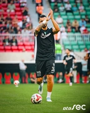 SAHADA ATEŞLİ MÜCADELE BAŞLIYOR: AMEDSPOR ISINIYOR! NEFESLER TUTULDU, HEYECAN DORUKTA!