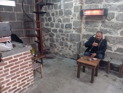 Diyarbakır Sur&rsquo;da Asırlık D&uuml;kk&acirc;n Zamana Direniyor