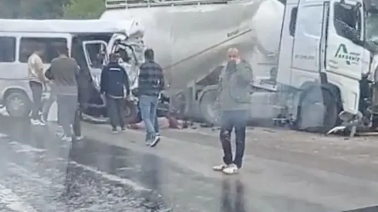 Isparta-Antalya karayolunda katliam gibi kaza: &Ccedil;ok sayıda &ouml;l&uuml;