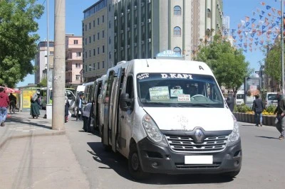 Diyarbakır’da 46 Derece Sıcakta Vatandaşlar Fırın Gibi Araçlara Mahkûm