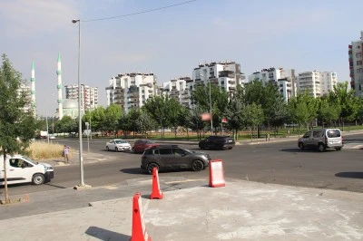 Kayapınar Mezopotamya Mahallesi&rsquo;nde Işıksız Kavşak Tehlike Sa&ccedil;ıyor