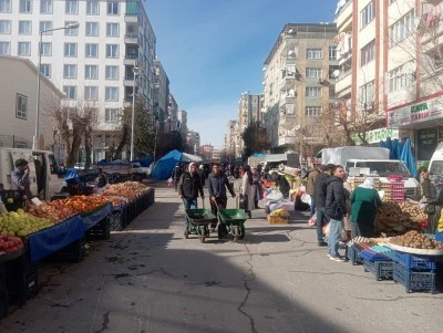 Diyarbakır&rsquo;da Kar Sonrası Pazar Tezg&acirc;hları Yeniden Kuruldu
