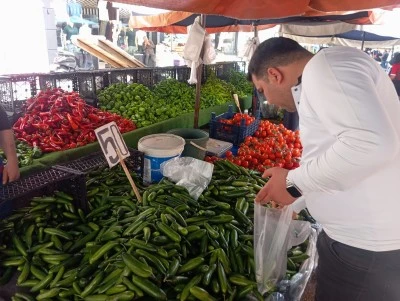 Diyarbakır&rsquo;da vatandaşlar tezg&acirc;hlara akın etti