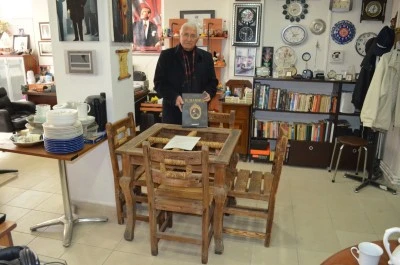 Bolu'da Emekli Öğretmen Yılmaz Özarslan’ın Antika Koleksiyonu: II. Mahmut'un Masasından Çanakkale Kılıçlarına