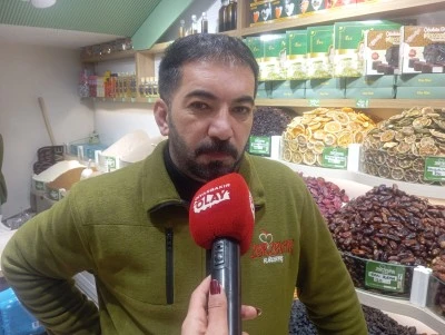 Ramazan&rsquo;ın g&ouml;zdesi hurma tezg&acirc;hlarda yerini aldı