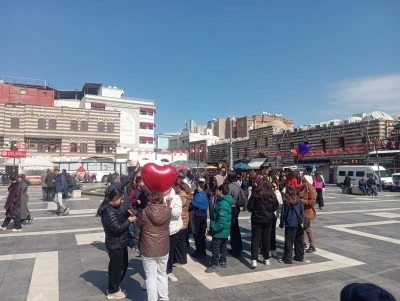 Diyarbakır&rsquo;da &ouml;ğrenciler tarihi ve k&uuml;lt&uuml;rel mek&acirc;nları yerinde &ouml;ğreniyor