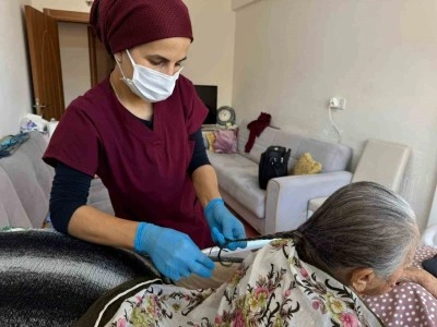 Hacılar&rsquo;da evde bakım hizmeti g&ouml;n&uuml;llere dokunuyor