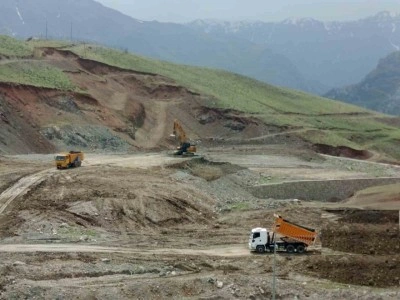 Hakkari’de ikinci futbol stadı için çalışmalar başladı