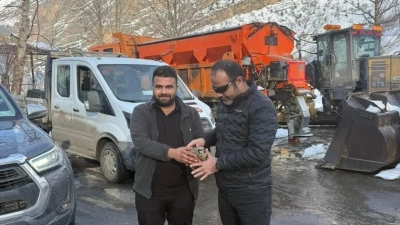 Hakkari&rsquo;de yaralı kekliğe şefkat eli