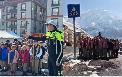Hakkari polisinden &ouml;ğrencilere uygulamalı trafik eğitimi