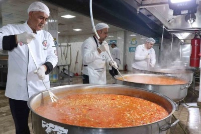 Haliliye’de sıcak yemek dağıtımı sürüyor