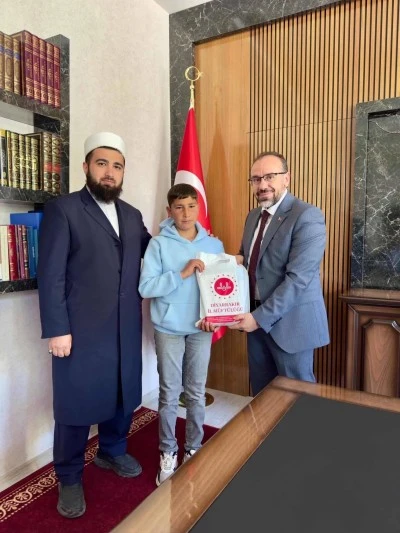 Har&ccedil;lıklarını Cami Yapımına Veren 12 Yaşındaki Yusuf&rsquo;a &Ouml;d&uuml;l