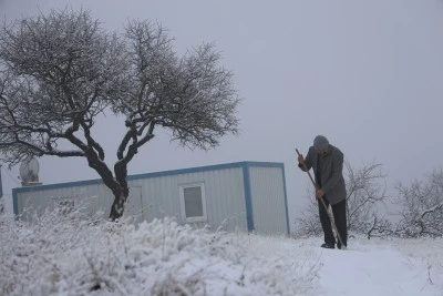 Harput&rsquo;ta Aynı Anda Kar, Sis ve Kuru Zemin: 4 Bin Yıllık Mahallede Sıra Dışı Kış Manzarası