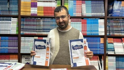 Depremzede &ouml;ğrencilere 8 bin &uuml;cretsiz deneme kitap&ccedil;ığı dağıtıldı