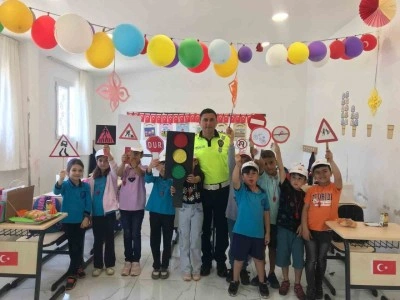 Hatay’da ilkokul öğrencilerine trafik eğitimi verildi