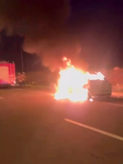 Otomobil alevlere teslim oldu