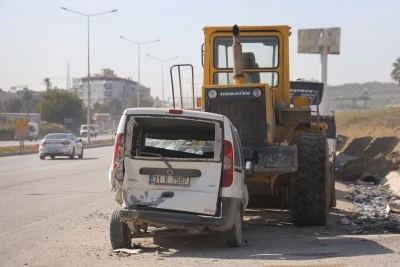 Hatay’da Sağdan Geçmeye Çalışan Otomobil Kazaya Sebep Oldu: 1 Yaralı
