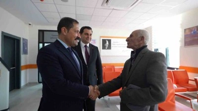 Hataylı aşıktan, devletin şefkatli y&uuml;z&uuml;n&uuml; g&ouml;steren valiye y&uuml;rek ısıtan şiir