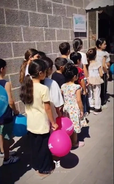 Hayırsever iş adamı bu yıl da &ouml;ğrencileri unutmadı