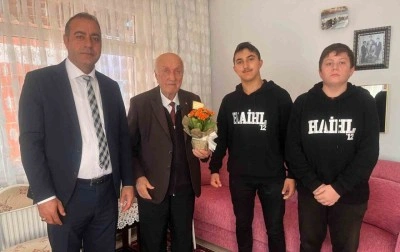 Hayrabolu&rsquo;da &ouml;ğrencilerin ziyareti emekli &ouml;ğretmeni duygulandırdı