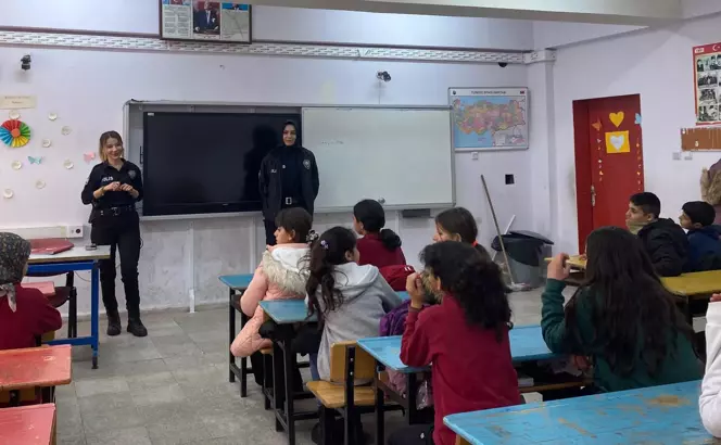 Hazro'da Kadın Polislerden Öğrencilere Kariyer Eğitimi