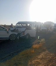 Tarım işçilerini taşıyan minibüs ile otomobil çarpıştı: 10 yaralı