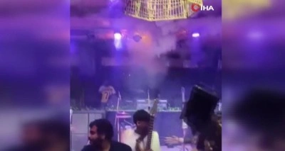 Hindistan'da gece kul&uuml;b&uuml;nde yangın: 25 &ouml;l&uuml;