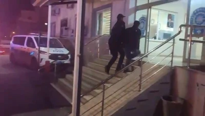 32 yıl hapis cezayla aranan h&uuml;k&uuml;ml&uuml;, &ccedil;alıntı motosikletle dolaşırken yakalandı