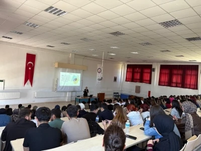 Hisarcık MYO&rsquo;da "Gen&ccedil;lik İ&ccedil;in Rehberlik ve Farkındalık Buluşmaları" konulu eğitim d&uuml;zenlendi