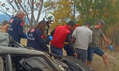 Hurdaya d&ouml;nen ara&ccedil;tan yaralı kurtuldu