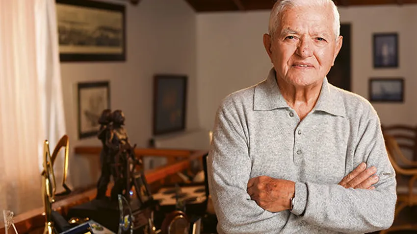 Hürriyet’in acı kaybı! Efsane Yazı İşleri Müdürü hayatını kaybetti!