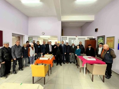 Huzurevi sakinleriyle bir araya geldi
