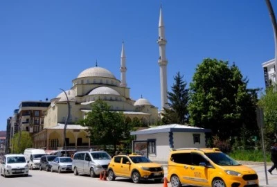 Hz. Ömer Camii’nin yıkım anı kameralara yansıdı