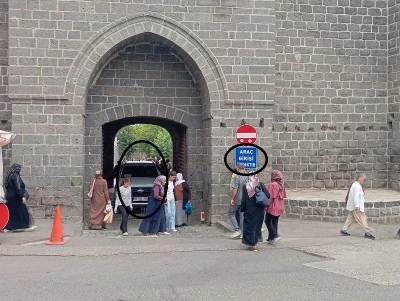 Hz. Süleyman Camii Yerleşkesinde Araç Yasağı Deliniyor