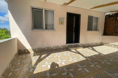 İhtiyaç sahibi aileye yeni ev verildi